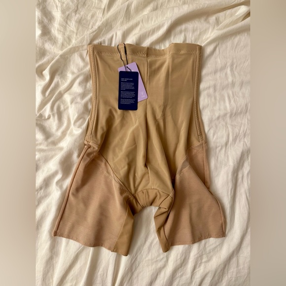 Honeylove Shapewear Short Size Small in Color Sand - Picture 6 of 6